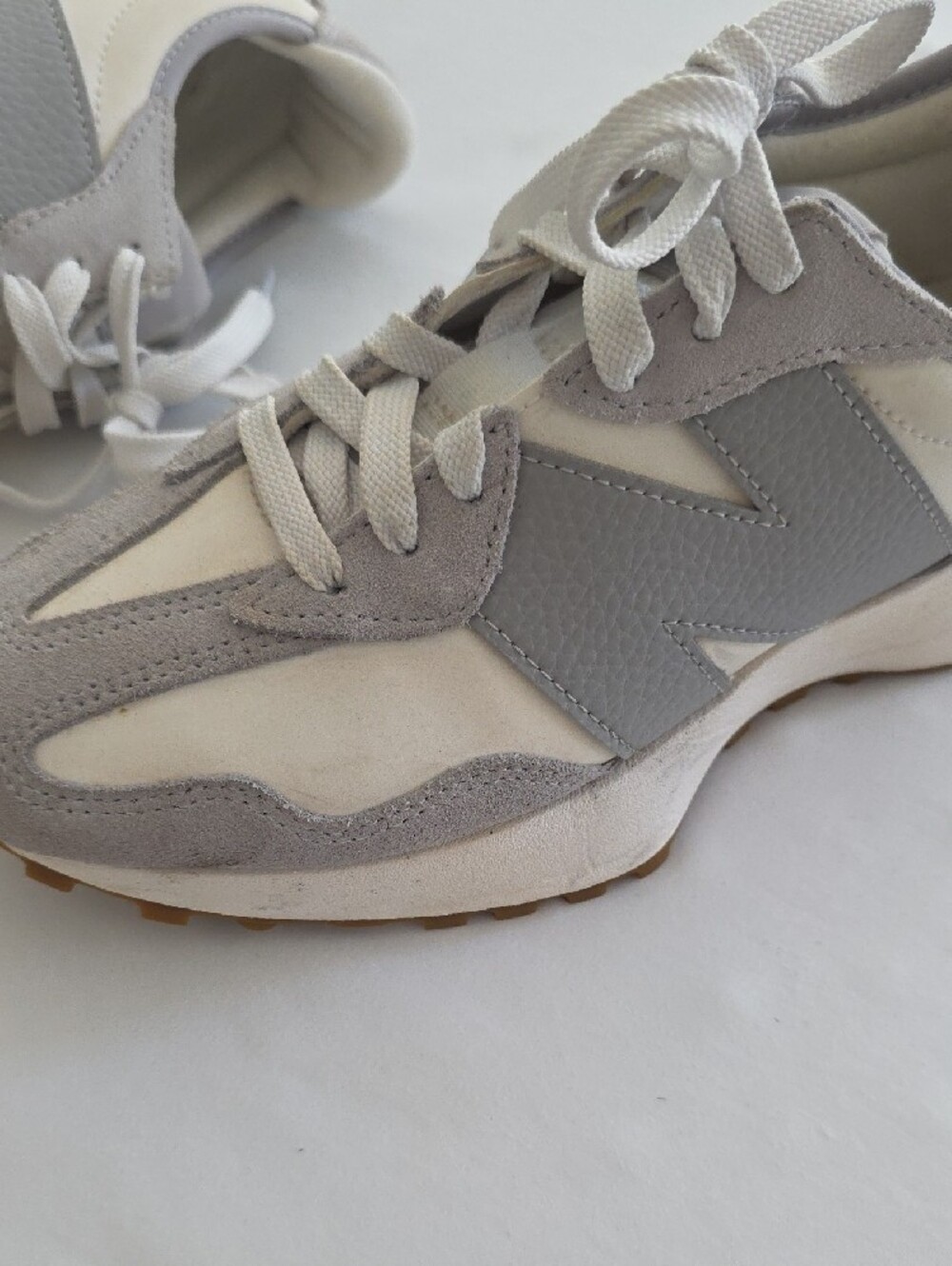 NEW BALANCE 327 Women’s Retro Trainer Sneakers in White and Light Gray - Picture 6 of 9
